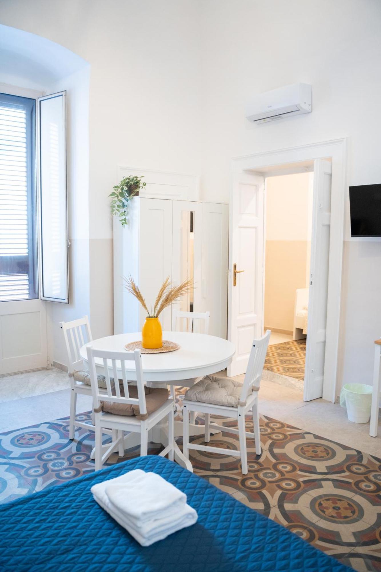 Principe Amedeo 93 Bed and Breakfast Bari Buitenkant foto